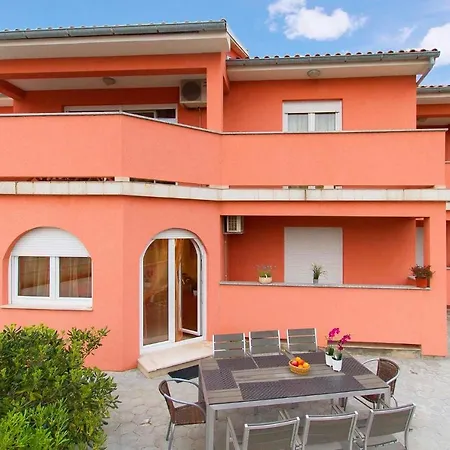 Beautiful In Palit With 4 Bedrooms And Wifi