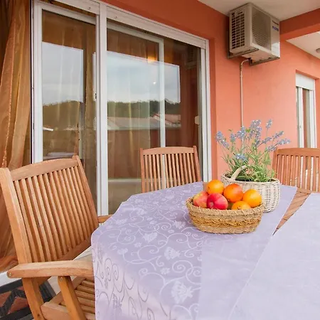 Holiday home Beautiful In Palit With 4 Bedrooms And Wifi *
