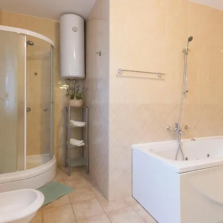 Beautiful In Palit With 4 Bedrooms And Wifi *