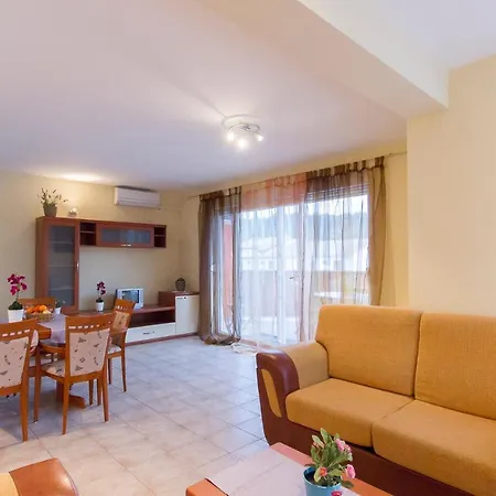Beautiful In Palit With 4 Bedrooms And Wifi *