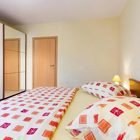 Holiday home Beautiful In Palit With 4 Bedrooms And Wifi