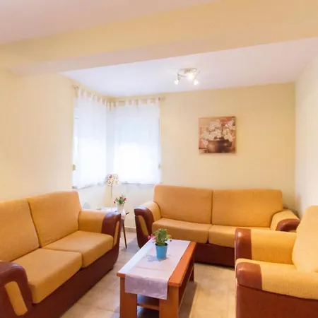Beautiful In Palit With 4 Bedrooms And Wifi *