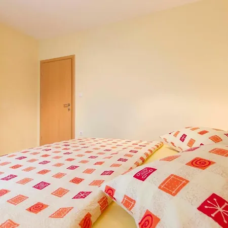 Holiday home Beautiful In Palit With 4 Bedrooms And Wifi *