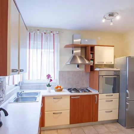 Holiday home Beautiful In Palit With 4 Bedrooms And Wifi
